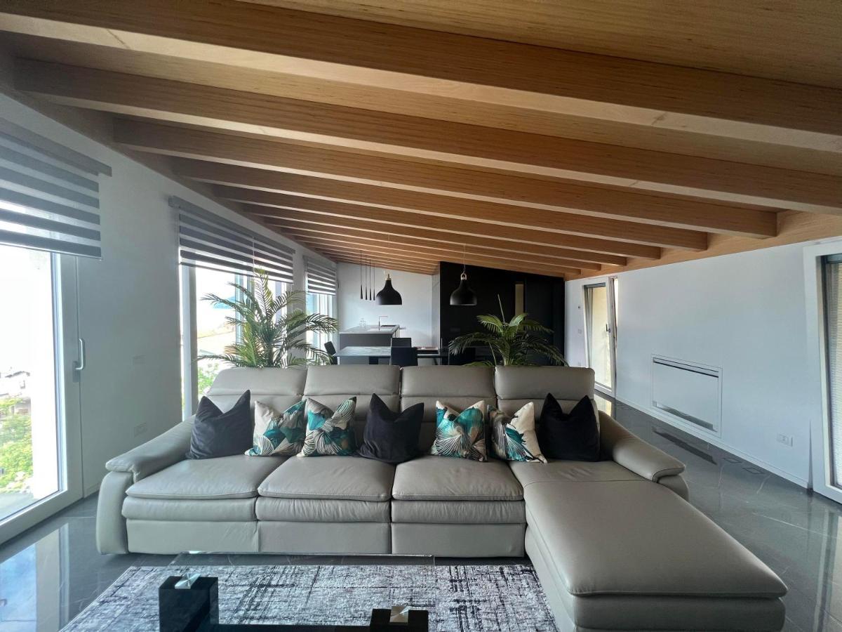 Luxury Lakefront Penthouse Lezzeno Εξωτερικό φωτογραφία