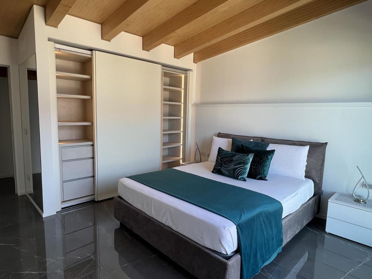 Luxury Lakefront Penthouse Lezzeno Εξωτερικό φωτογραφία